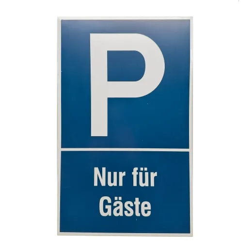 Hinweisschild Parkplatzschild „Nur für Gäste“. Blaues Schild mit weißem „P“-Symbol